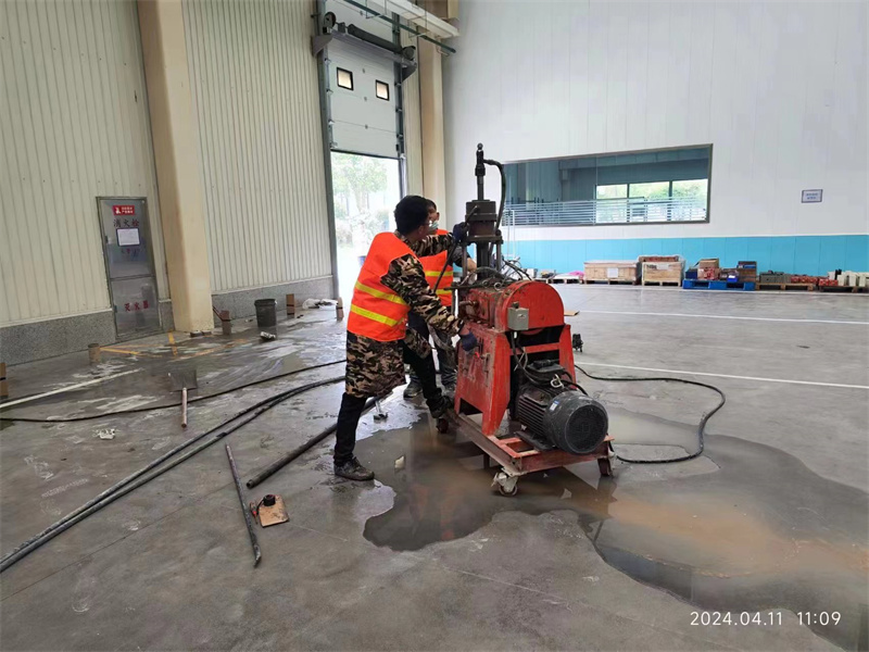 金东厂房地面下沉塌陷注浆加固施工